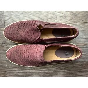 SOFFT Burgundy Embossed Leather Slip On Casual Loafer Flats Women's‎ Shoes